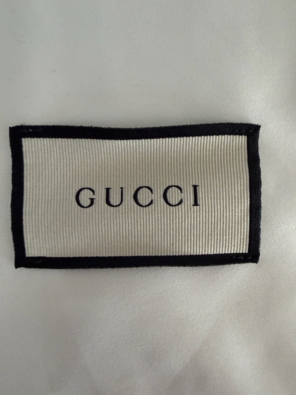 Gucci Cream Dust Protectors (pair) - Picture 2 of 3